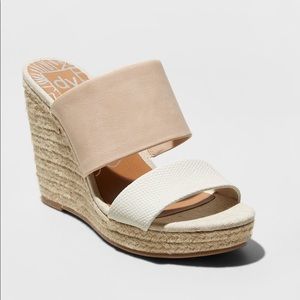 DV blush wedges